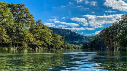 Khám phá dãy núi Alps của Texas trên chuyến hành trình vô cùng khó tin này