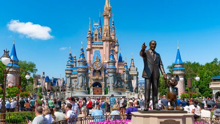 Tại sao công viên cần phải thận trọng với quần áo họ mặc đến Disney World