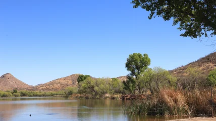 Một trong những công viên bị đánh giá thấp nhất bang Arizona là một bãi chơi từ xa trên một hồ đẹp