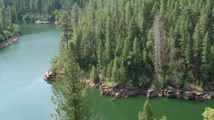 Đây là vịnh Unsung Arizona Lake là một điểm hít thở để bơi, Hike, và trại