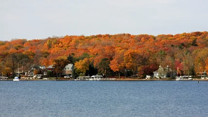 Màu sắc rơi xuống và hoạt động ở hồ Wisconsin