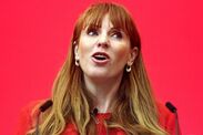 Angela Rayner đã làm một cú đánh mới trong nhà khi tài liệu mới xuất hiện