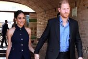 Cách tiếp cận bàn tay của Meghan Markle với Hoàng tử Harry giải mã - nó không như vẻ ngoài