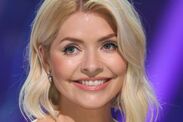 Năm ác mộng của Holly Willoughby - từ cô gái vàng trên TV đến âm mưu giết người đáng sợ