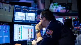 Dow Jones giảm hơn 200 điểm trước áp lực từ đà tăng lợi suất trái phiếu chính phủ