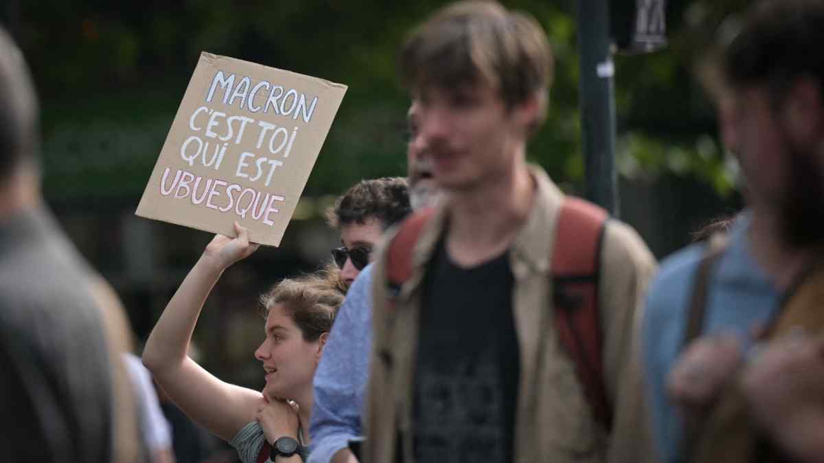 Cá cược về sự phân giải chống lại Emmanuel Macron