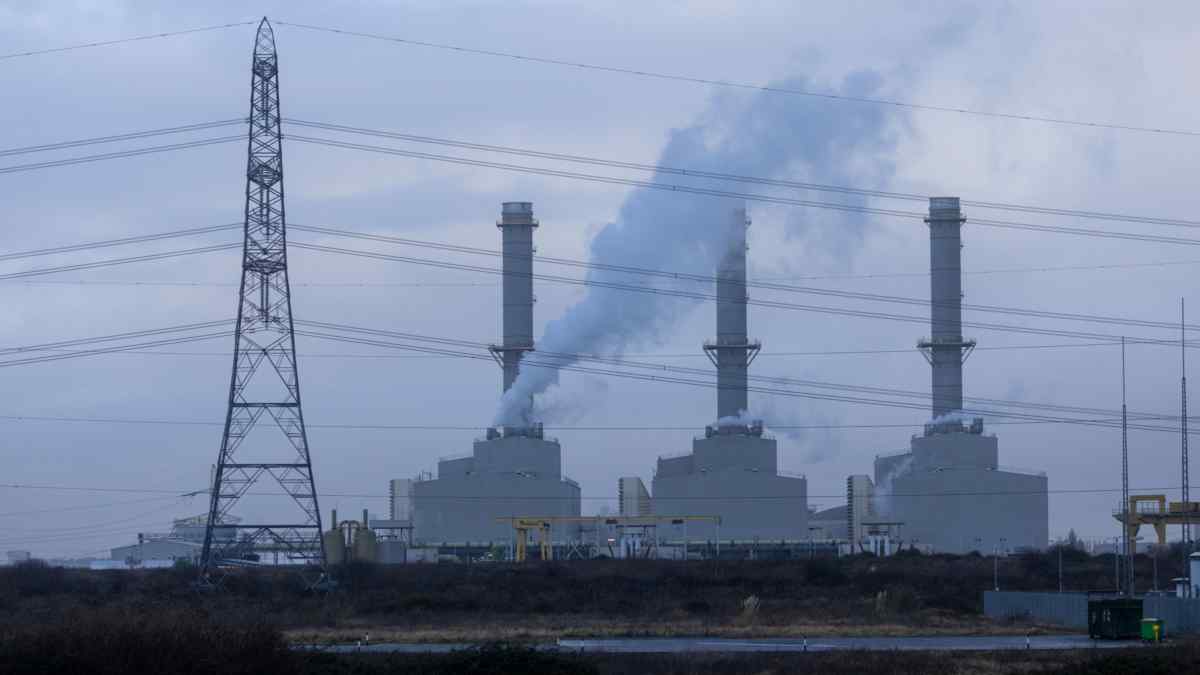 UK backs gas-fired power plants in latest shift in green policy