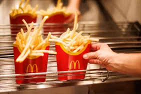 McDonald's sẽ tặng khách hàng khoai tây chiên miễn phí trong thời gian còn lại của năm 2023, đây là cách để có được chúng