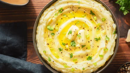 The Right And Wrong Way To Reheat Mashed Potatoes In The Microwave