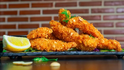 Bánh mì thịt gà ở Cheez-Its cho một món ăn ngon, bên ngoài