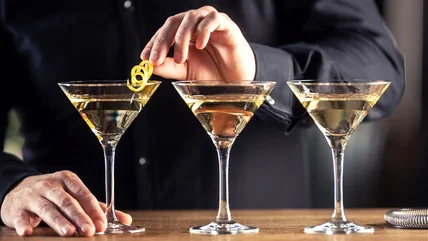 Uống một ngọn lửa Martini có nghĩa gì?