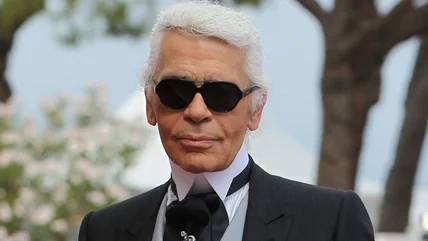 Soda Karl Lagerfeld say sưa 10 thùng hàng ngày