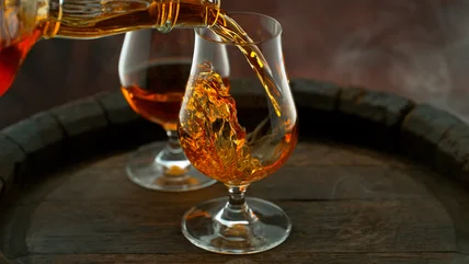 Tại sao không uống whiskey trước khi nấu là một lỗi lầm lớn