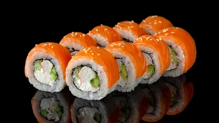 Một chuyên gia giải thích tại sao sushi cuộn với phô mai kem là những bánh duy nhất pha với rượu đỏ