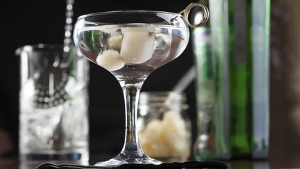 Cocktail Gibson là gì và tại sao nó không được gọi là Martini?