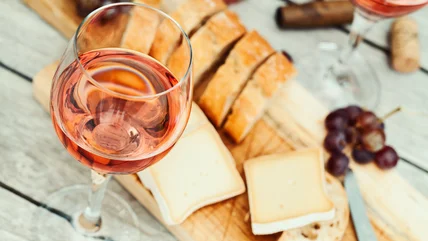 Tại sao Dry Rosé là một lựa chọn không thể thất bại khi kết hợp với phô mai