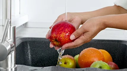 You've Probably Been Washing Apples Wrong