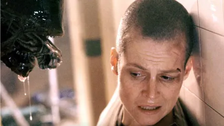 Sigourney Weaver nói studio là "tự kỷ" để không ủng hộ tầm nhìn của David Fincher về Alien 3