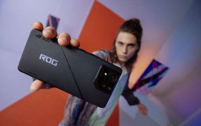 ASUS ROG Phone 8 ra mắt: Snapdragon 8 Gen 3, RAM 24GB, giá đắt ngang ngửa iPhone 15 Pro Max