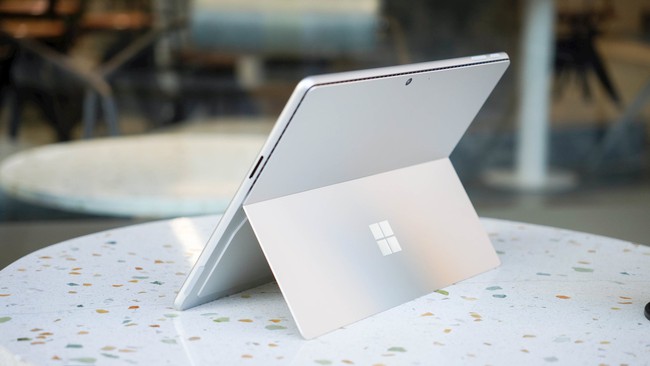 Tablet 2-in-1 Surface Pro 10 cập bến Việt Nam: Tích hợp AI, giá từ 40 triệu