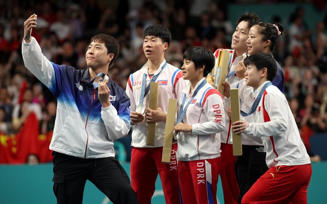 Khoảnh khắc VĐV Hàn Quốc selfie cùng VĐV Triều Tiên tại Olympic Paris 2024 gây sốt: Tất cả là nhờ Samsung