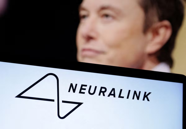 Neuralink của Elon Musk lần đầu tiên cấy chip não lên người