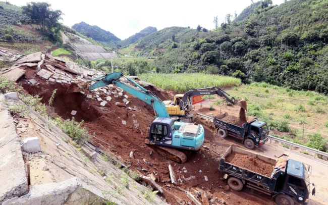 Sạt lở hàng nghìn m3 đất tại tuyến đường tránh thành phố Sơn La