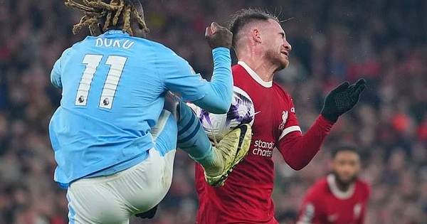 Liverpool chia điểm nghẹt thở với Man City, Arsenal hưởng lợi lớn