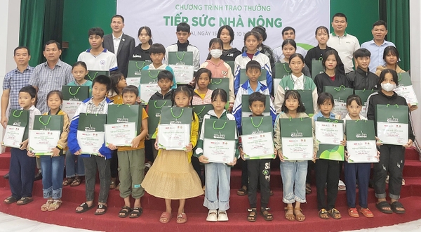 Chương trình “Tiếp sức nhà nông” chia sẻ với học sinh Chư Sê