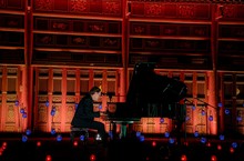 Đêm diễn đầy cảm xúc của nghệ sĩ piano lừng danh Steve Barakatt tại Đại Nội Huế