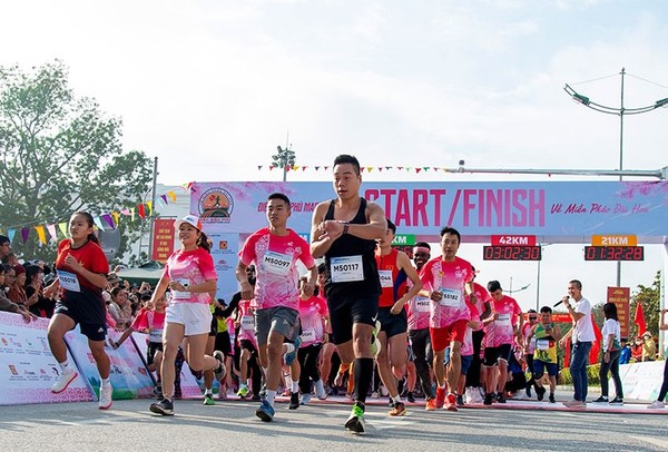 Gần 1.500 vận động viên tham gia Giải chạy Điện Biên Phủ Marathon 2024