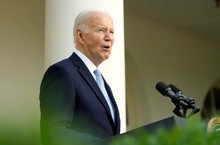 Ông Trump tiết lộ Tổng thống Biden muốn được ngồi khi tranh luận