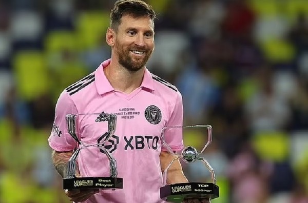 Lionel Messi quyết định bất ngờ về tương lai