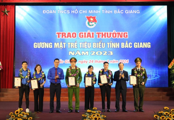 Bắc Giang tuyên dương 10 gương mặt trẻ tiêu biểu