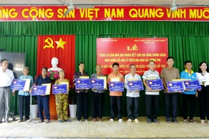 An Giang trao tặng nhà Đại đoàn kết cho gia đình chính sách