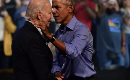 Phản ứng "lạ" của ông Obama trước nghi vấn đứng sau làn sóng kêu gọi ông Biden dừng tranh cử