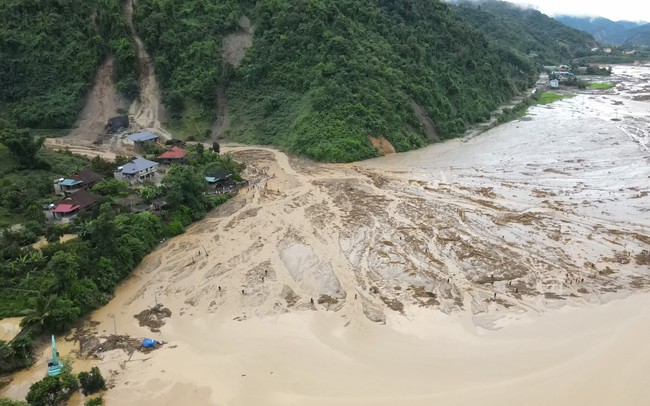 Mường Pồn tan hoang sau lũ quét kinh hoàng