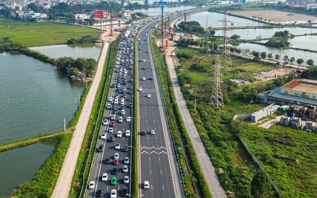 Cao tốc Pháp Vân - Cầu Giẽ ùn tắc, người dân di chuyển hướng nào để về Hà Nội?