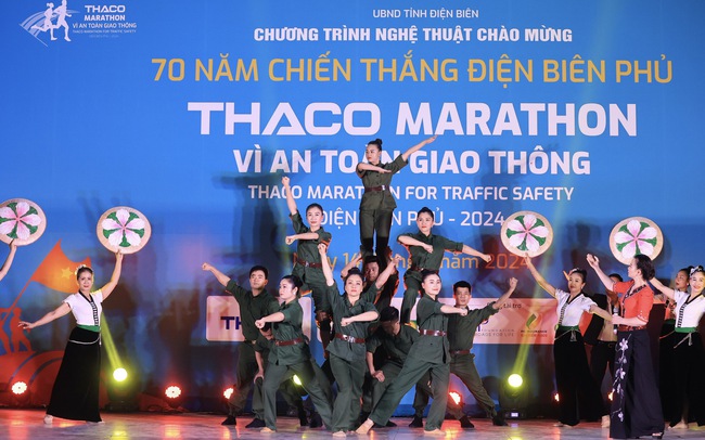 Lung linh sắc màu đêm nghệ thuật chào mừng Giải Marathon vì ATGT 2024