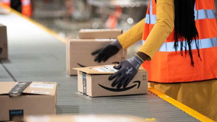 Công nhân Amazon chuẩn bị cho cuộc đình công Thứ Sáu Đen