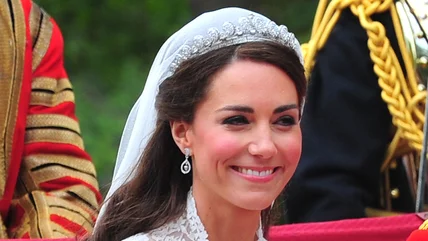 Cách tái hiện kiểu trang điểm ngày cưới đơn giản của Kate Middleton