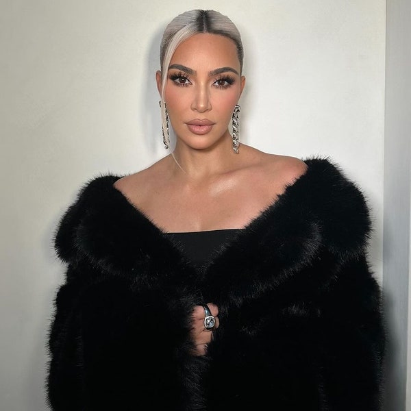 Kim Kardasia lấy tóc theo nghĩa đen