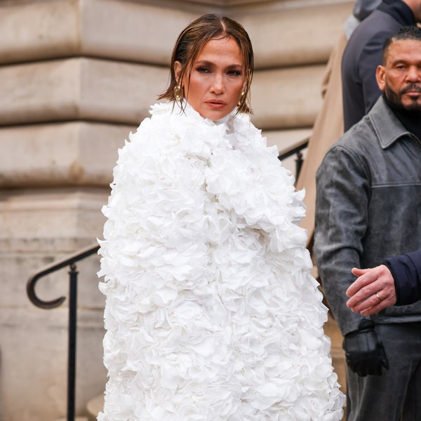 Jennifer Lopez cắt hết tóc cho Tuần lễ thời trang cao cấp