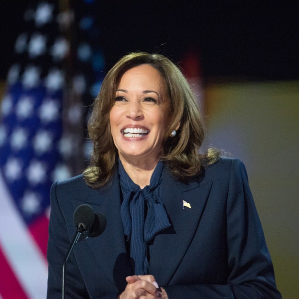 Kamala Harris Chỉ nói ‘ một lần trong bài diễn văn lịch sử của phụ nữ DNC. Đó là một sự lựa chọn thú vị.