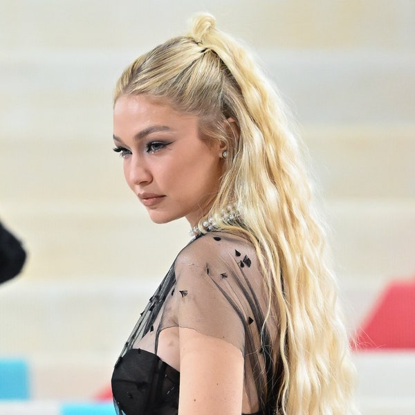 Gigi Hadid đang làm tóc vàng cho mùa thu