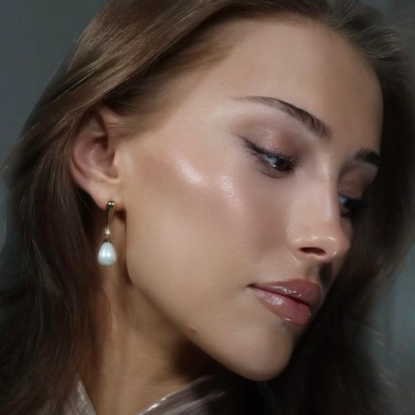 Pearl Skin Is Spring’s Prettiest Makeup Trend