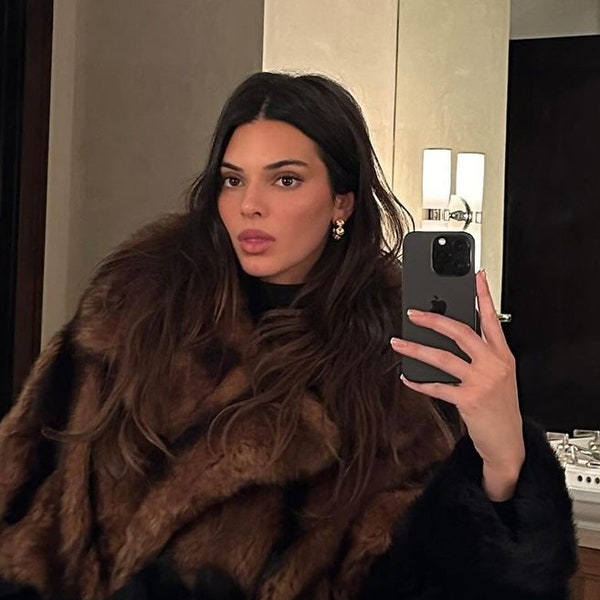 Kendall Jenner vừa mới loại bỏ mái tóc vàng cũ cho mùa thu