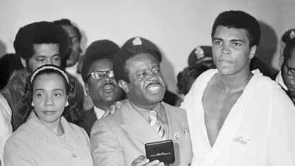 Câu chuyện thật kỳ lạ về vụ cướp sau trận chiến trở lại của Muhammad Ali