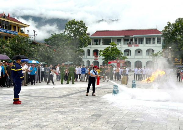 Tuyên truyền, hướng dẫn kỹ năng phòng cháy, chữa cháy cho cán bộ, người dân huyện Bắc Quang