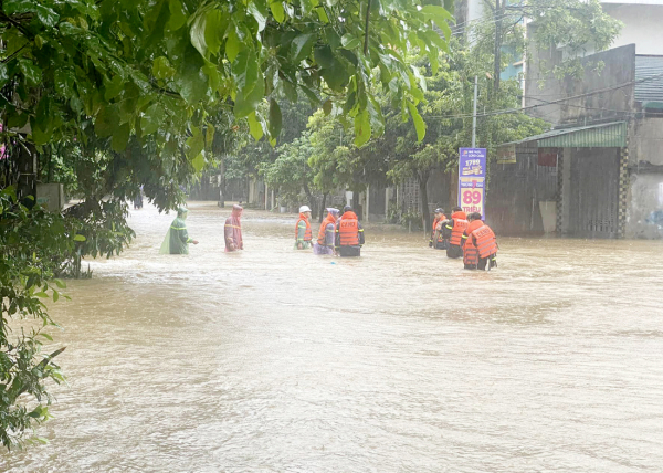 Mưa lớn gây ngập úng cục bộ, thiệt hại tại một số địa phương